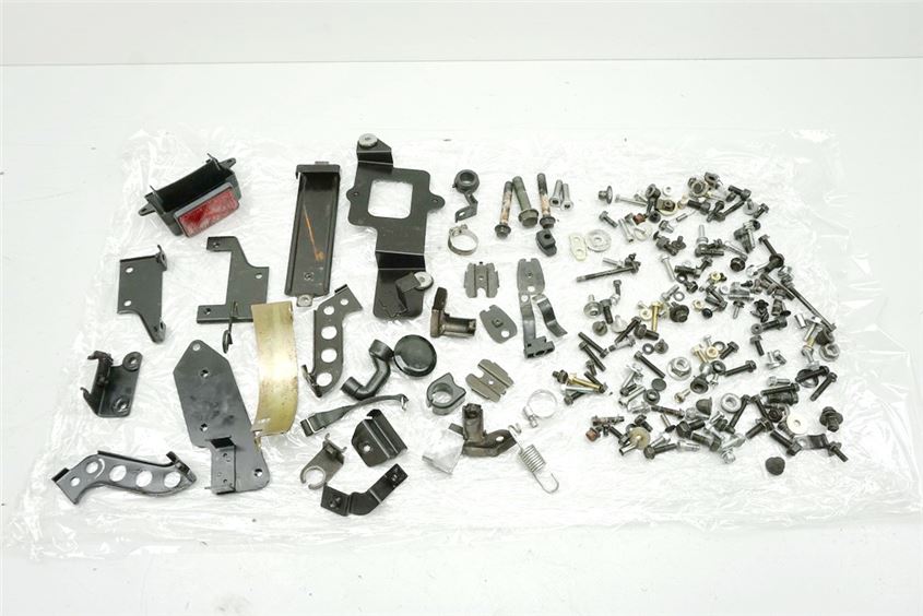 KAWASAKI GPZ 500 S EX500D TORNILLOS PIEZAS PEQUEÑAS SOPORTE