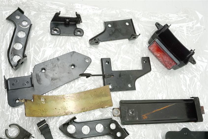KAWASAKI GPZ 500 S EX500D TORNILLOS PIEZAS PEQUEÑAS SOPORTE