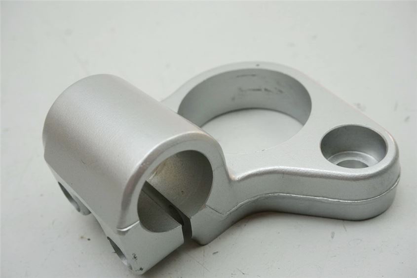 SUZUKI GSXF 600 GN72AB HOLDER HANDLEBAR CLIP-ON RIGHT CLAMP - 56211-19C01