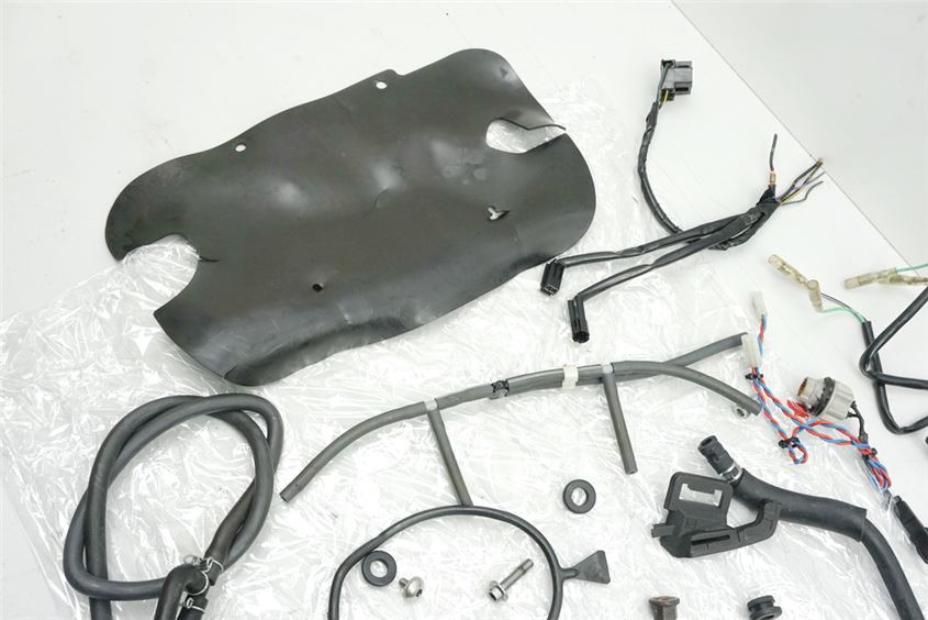 YAMAHA FZ1 S RN16 FAZER TORNILLOS Y PIEZAS PEQUEÑAS Y SOPORTES