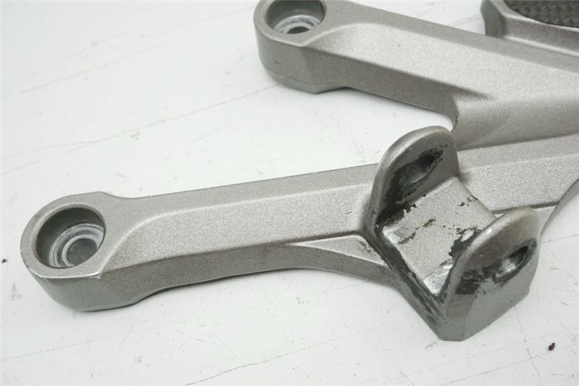 HONDA CB 1000 R ABS SC60 SOPORTE REPOSAPIÉS DELANTERO IZQUIERDO SOPORTE ESTRIBERA