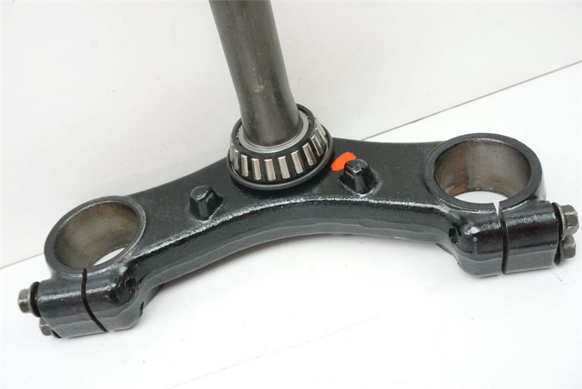 SUZUKI GSX 1100 G GV74A GABELBRÜCKE UNTEN GABEL FORK
