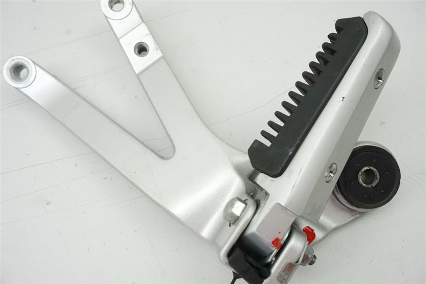 SUZUKI GSX 1100 G GV74A FUßRASTENANLAGE SOZIUS LINKS HALTER FUßRASTE