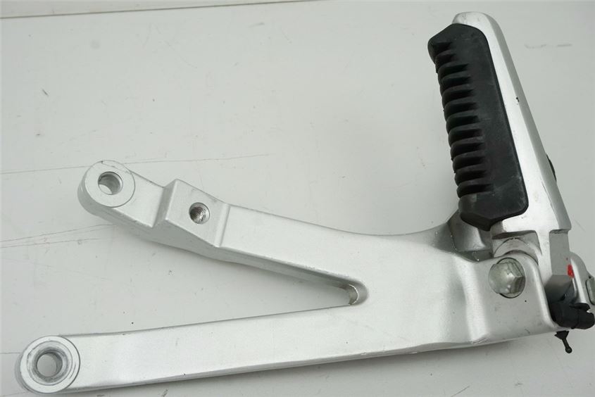 SUZUKI GSX 1100 G GV74A PASSENGER FOOTREST LEFT HOLDER FOOTREST