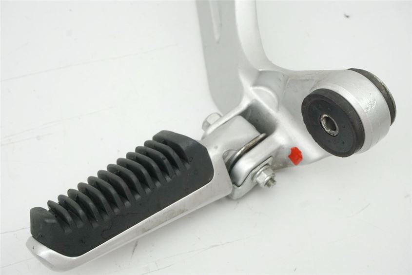 SUZUKI GSX 1100 G GV74A PASSENGER FOOTREST LEFT HOLDER FOOTREST