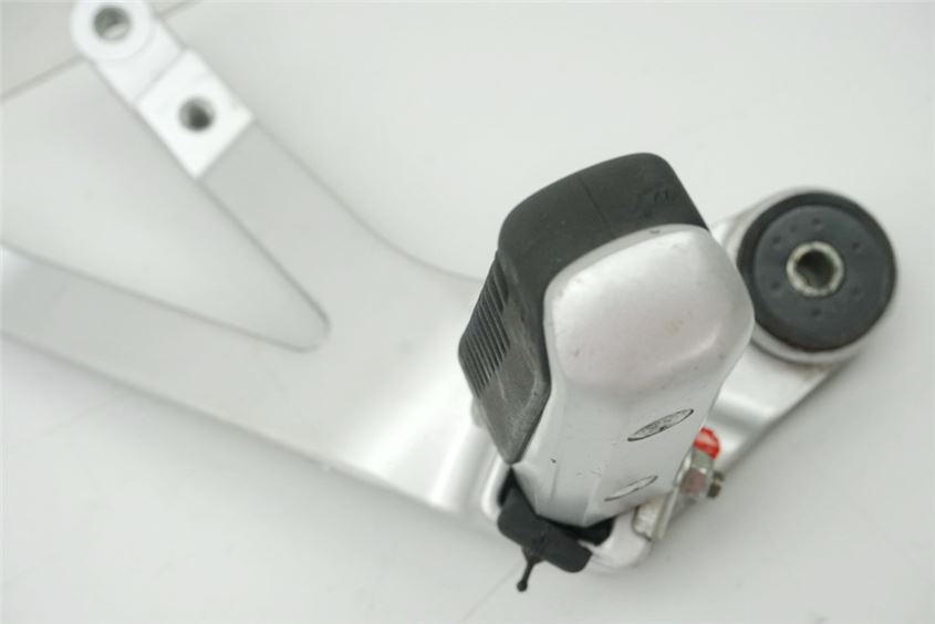 SUZUKI GSX 1100 G GV74A PASSENGER FOOTREST LEFT HOLDER FOOTREST