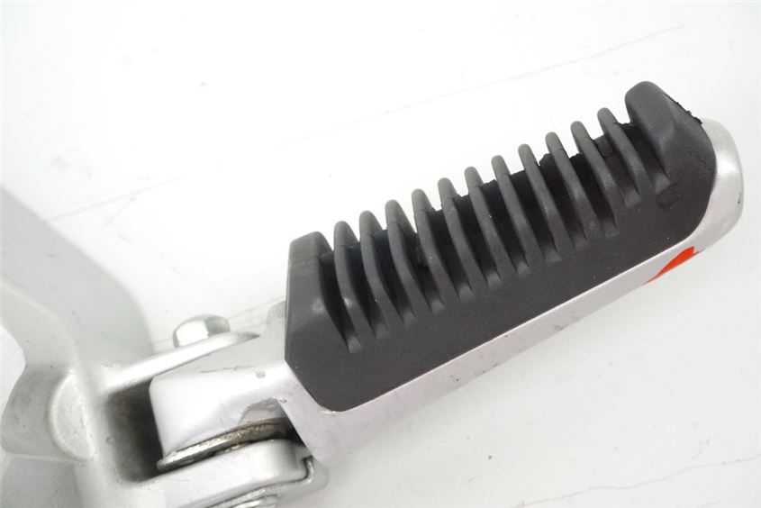 SUZUKI GSX 1100 G GV74A PASSENGER FOOTREST MOUNT RIGHT HOLDER FOOTREST