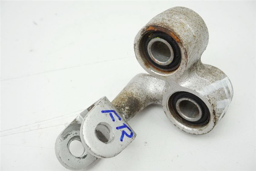 SUZUKI GSX 1100 G GV74A FOOTREST BRACKET RIDER RIGHT HOLDER FOOTREST