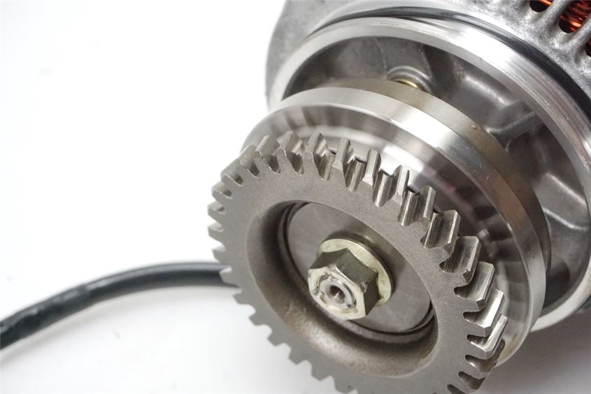 SUZUKI GSX 1100 G GV74A LICHTMASCHINE LIMA GENERATOR 31400-17C03