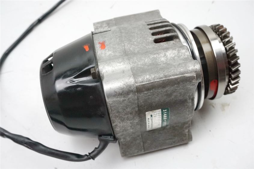 SUZUKI GSX 1100 G GV74A LICHTMASCHINE LIMA GENERATOR 31400-17C03
