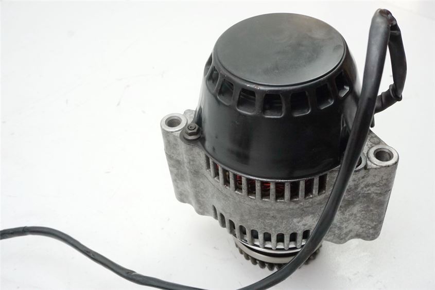 SUZUKI GSX 1100 G GV74A LICHTMASCHINE LIMA GENERATOR 31400-17C03