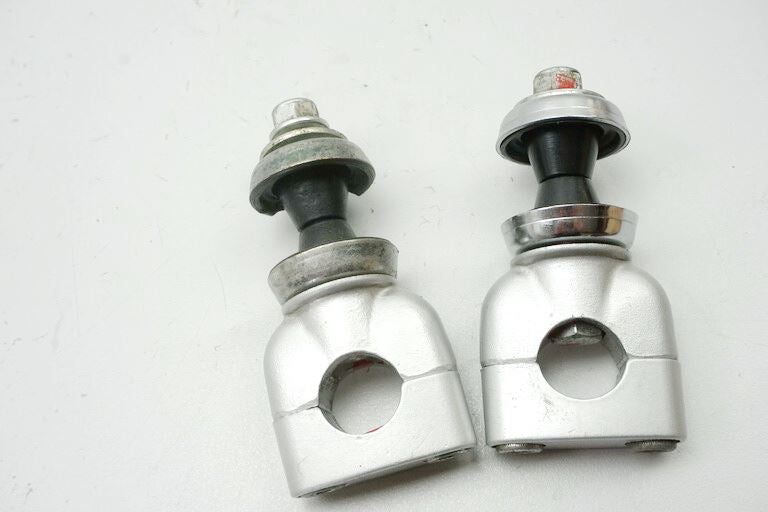 SUZUKI GSX 1100 G GV74A HANDLEBAR CLAMP RISER MOUNT HANDLEBAR