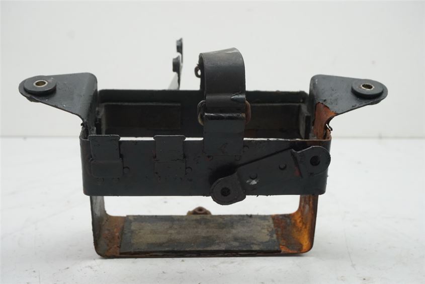 SUZUKI GSX 1100 G GV74A BATTERIEKASTEN BATTERIEFACH HALTER