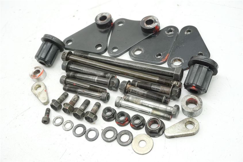 SUZUKI GSX 1100 G GV74A SOPORTE DE MOTOR EJE TORNILLOS PERNOS SOPORTE DEL MOTOR