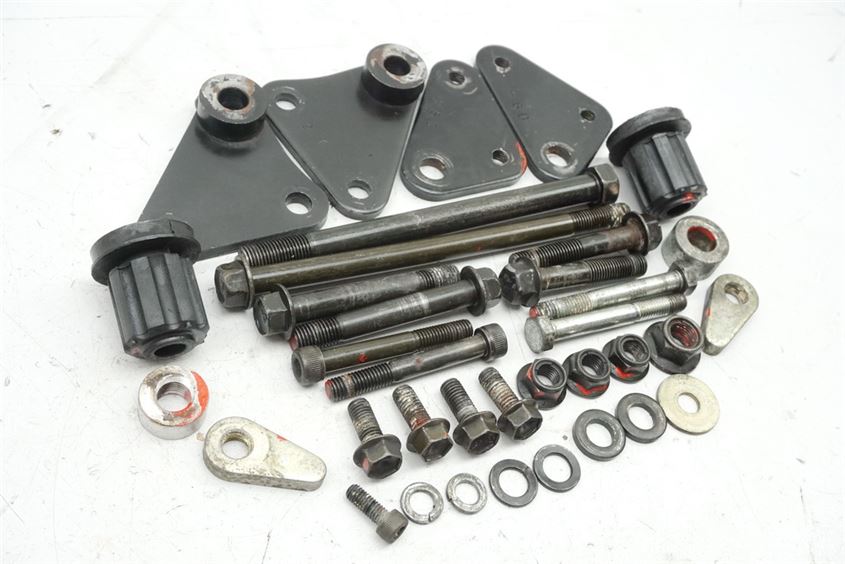 SUZUKI GSX 1100 G GV74A SOPORTE DE MOTOR EJE TORNILLOS PERNOS SOPORTE DEL MOTOR