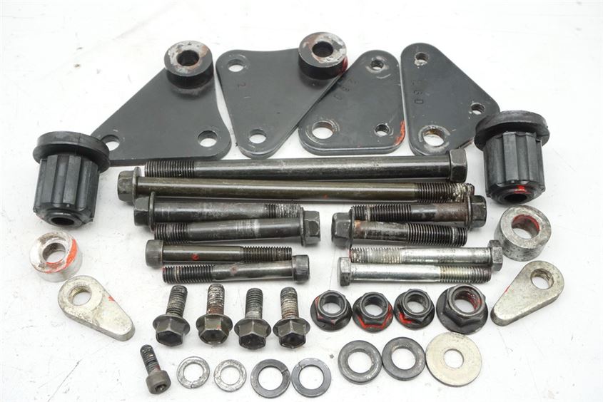 SUZUKI GSX 1100 G GV74A HALTERUNG MOTOR ACHSE SCHRAUBEN BOLZEN MOTORHALTER