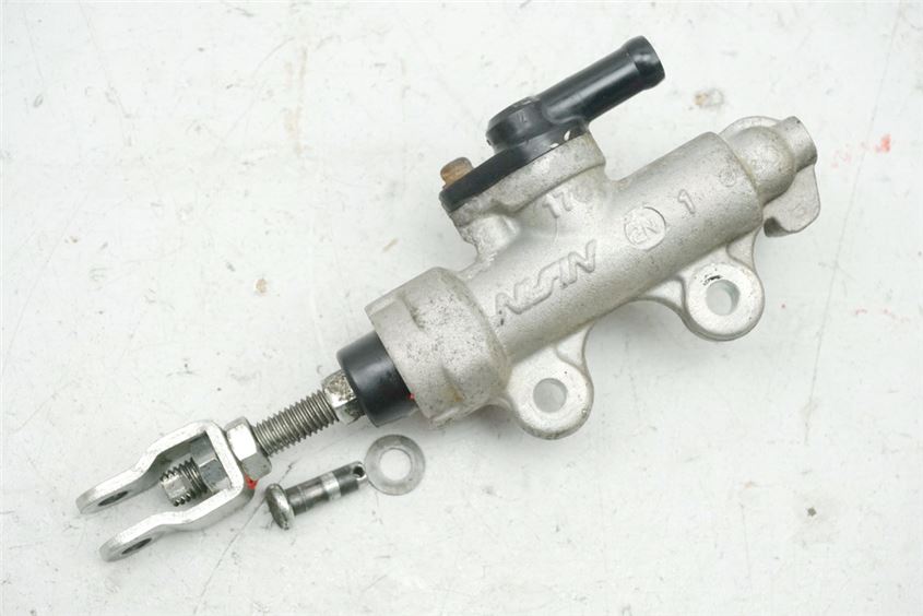 SUZUKI GSX 1100 G GV74A CILINDRO MAESTRO FRENO TRASERO BOMBA FRENO