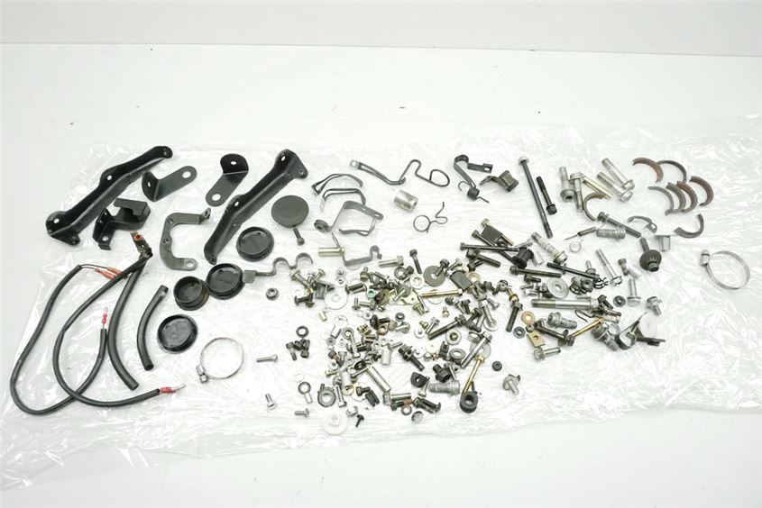 SUZUKI GSX 1100 G GV74A TORNILLOS Y PIEZAS PEQUEÑAS