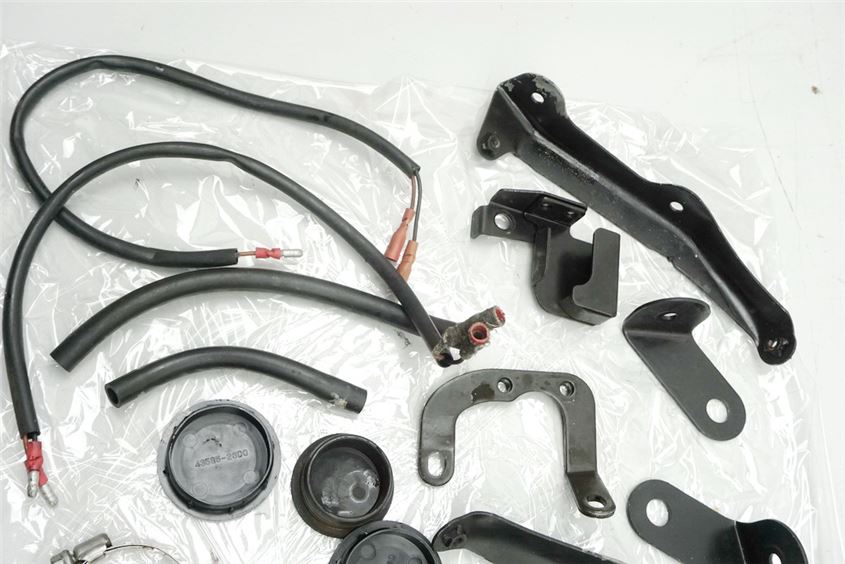 SUZUKI GSX 1100 G GV74A TORNILLOS Y PIEZAS PEQUEÑAS