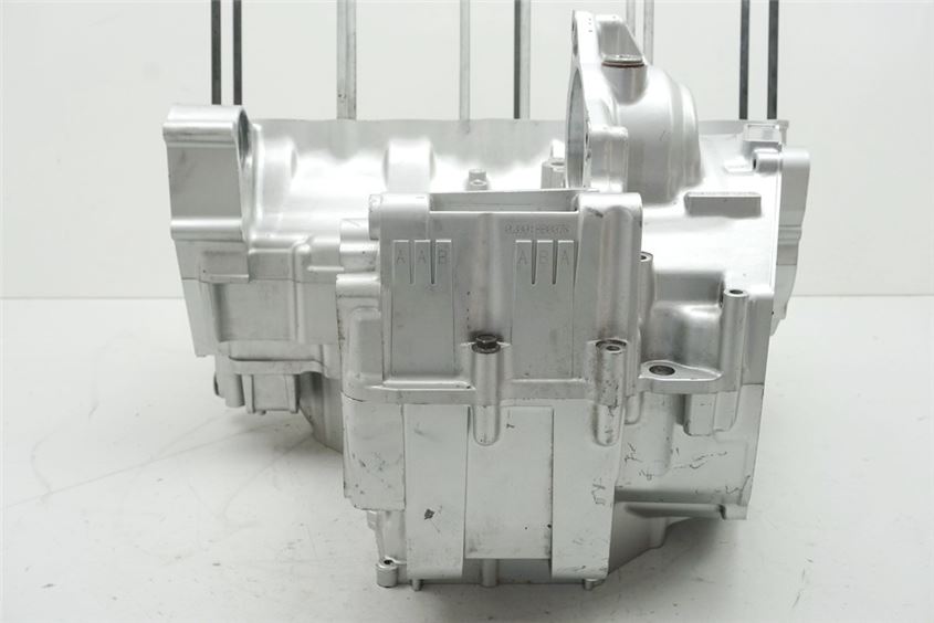 SUZUKI GSX 1100 G GV74A MOTORGEHÄUSE MOTORBLOCK CRANKCASE