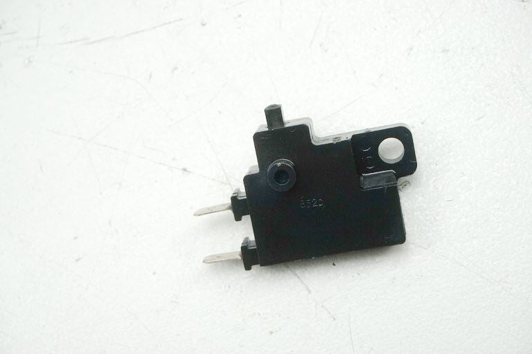 HONDA CBF 125 JC40 INTERRUPTOR LUZ DE FRENO DELANTERO