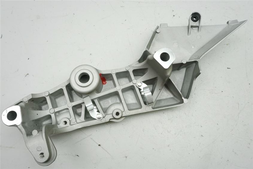 HONDA CB 1000 R ABS SC60 BASE PLATE FOOTREST BRACKET RIGHT HOLDER FRAME