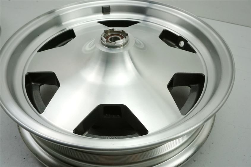 SUZUKI AN 400 WVAU BURGMAN LLANTA DELANTERA RUEDA DELANTERA - SIN ACCIDENTES J13 X 3.00