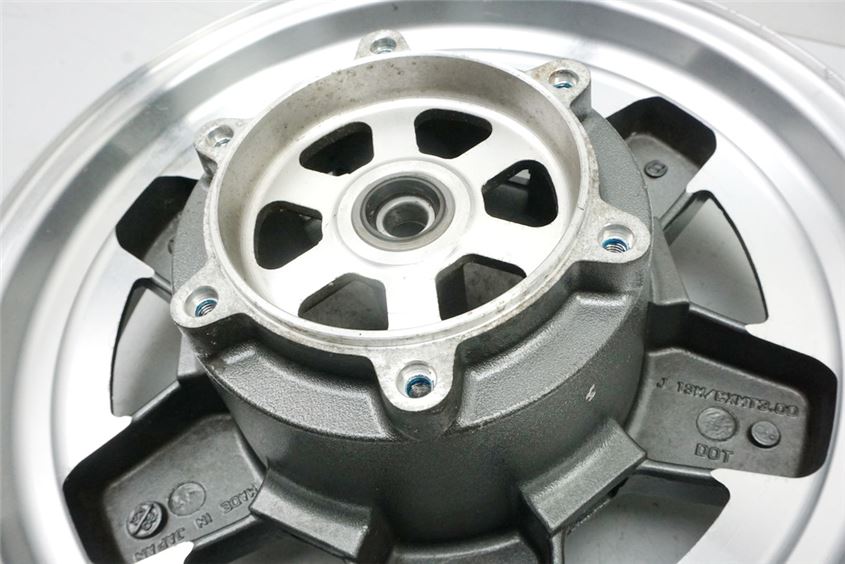 SUZUKI AN 400 WVAU BURGMAN LLANTA DELANTERA RUEDA DELANTERA - SIN ACCIDENTES J13 X 3.00