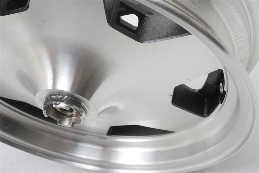 SUZUKI AN 400 WVAU BURGMAN LLANTA DELANTERA RUEDA DELANTERA - SIN ACCIDENTES J13 X 3.00