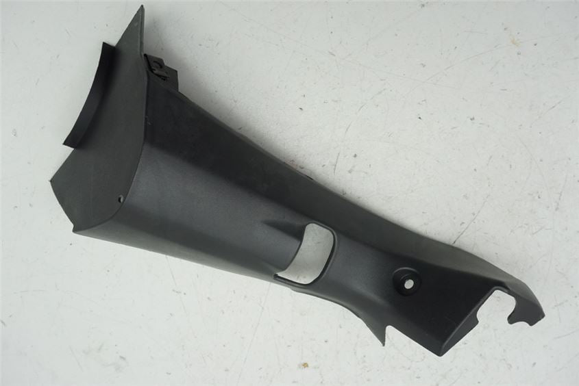 SUZUKI AN 400 WVAU BURGMAN FAIRING HANDLEBAR RIGHT BOTTOM COVER TRIM