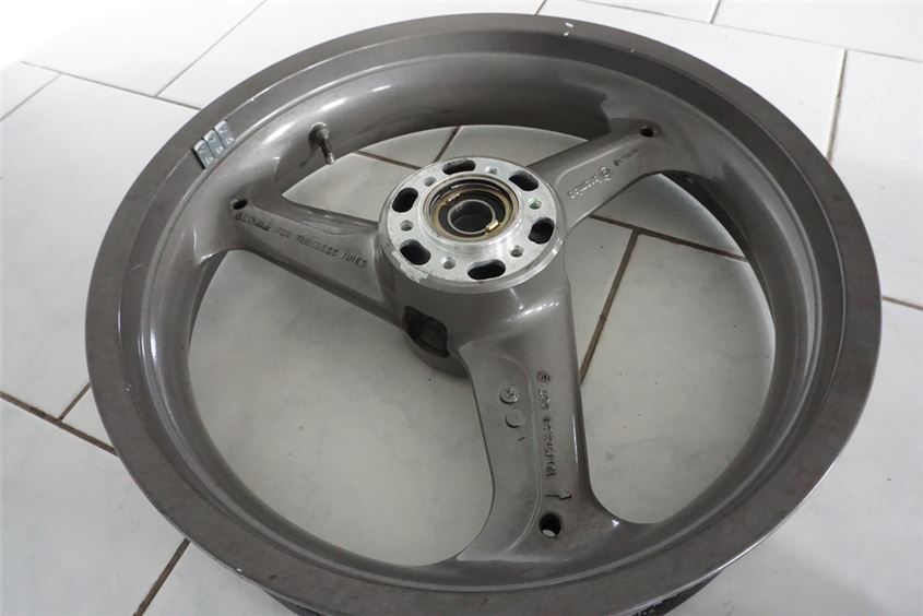 DUCATI 750 SS i.e. FELGE VORN VORDERRAD WHEEL