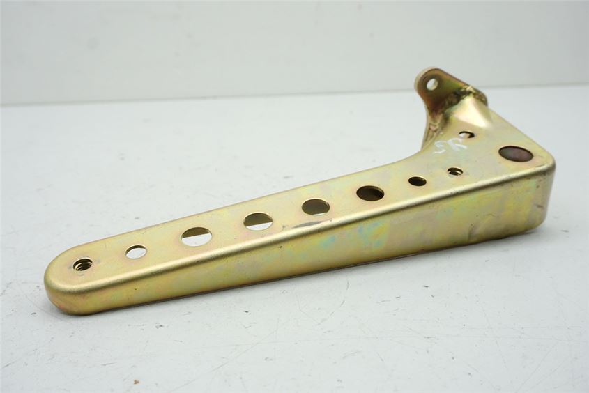 SUZUKI AN 400 WVAU BURGMAN FOOTBOARD BRACKET PASSENGER RIGHT SUPPORT PLATE