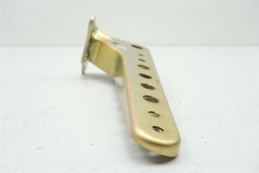 SUZUKI AN 400 WVAU BURGMAN FOOTBOARD BRACKET PASSENGER RIGHT SUPPORT PLATE