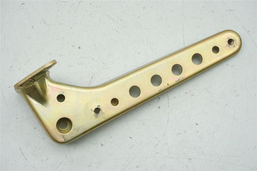 SUZUKI AN 400 WVAU BURGMAN FOOTBOARD BRACKET PILLION LEFT SUPPORT MOUNTING PLATE