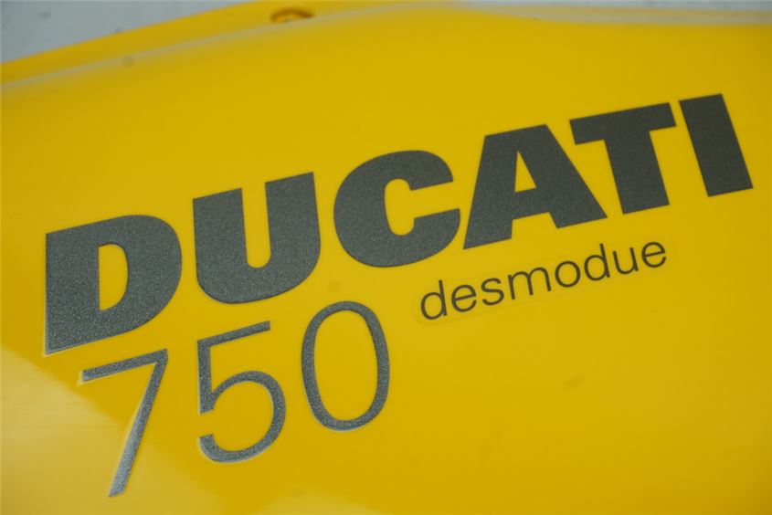 DUCATI 750 SS i.e. SEITENVERKLEIDUNG LINKS ABDECKUNG COVER