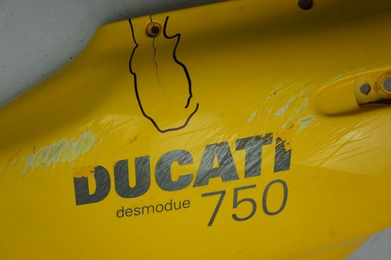 DUCATI 750 SS i.e. SEITENVERKLEIDUNG RECHTS ABDECKUNG COVER