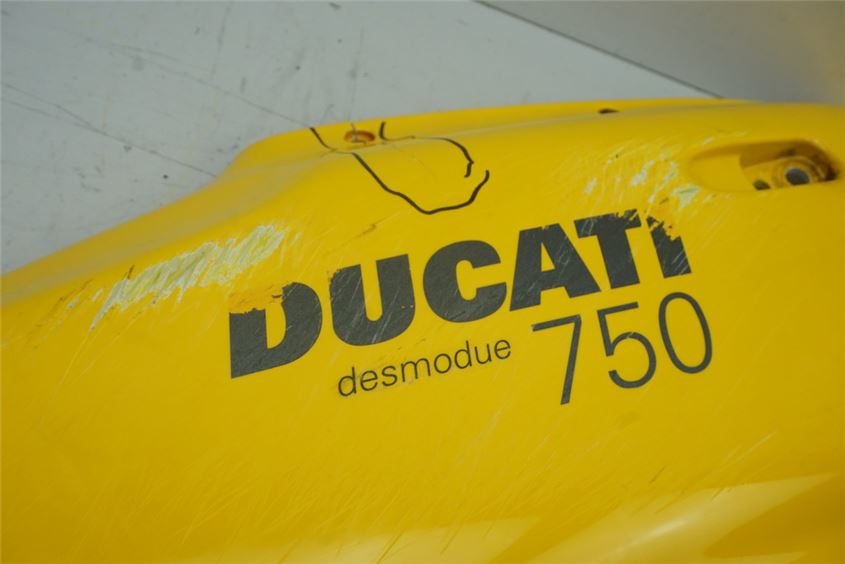 DUCATI 750 SS i.e. SEITENVERKLEIDUNG RECHTS ABDECKUNG COVER