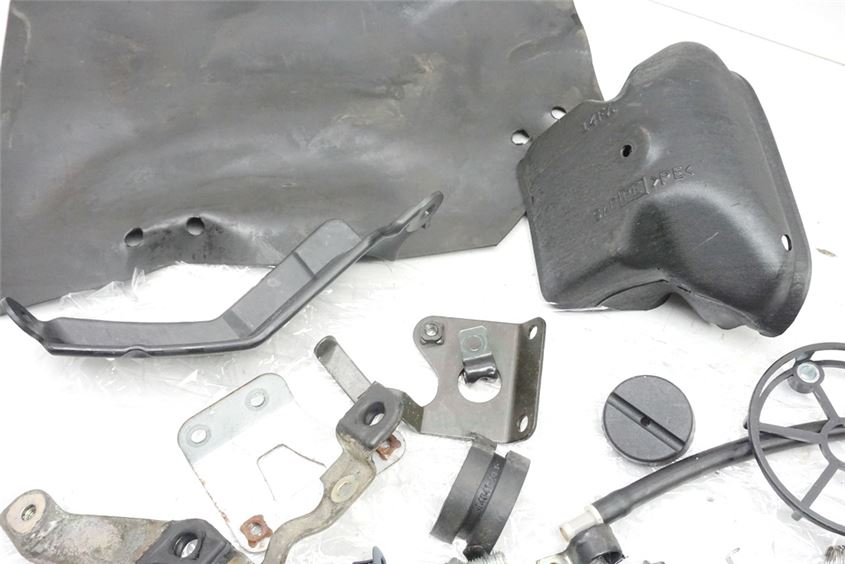 SUZUKI AN 400 WVAU BURGMAN TORNILLOS Y PIEZAS PEQUEÑAS