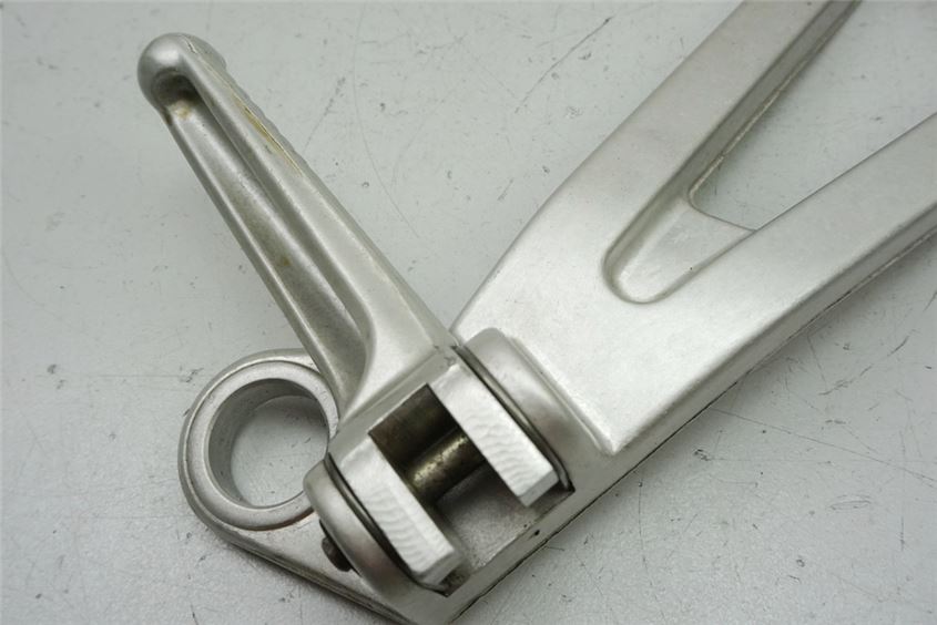 DUCATI 750 SS i.e. ESTRIBERAS TRASERAS DERECHAS SOPORTE ESTRIBERA