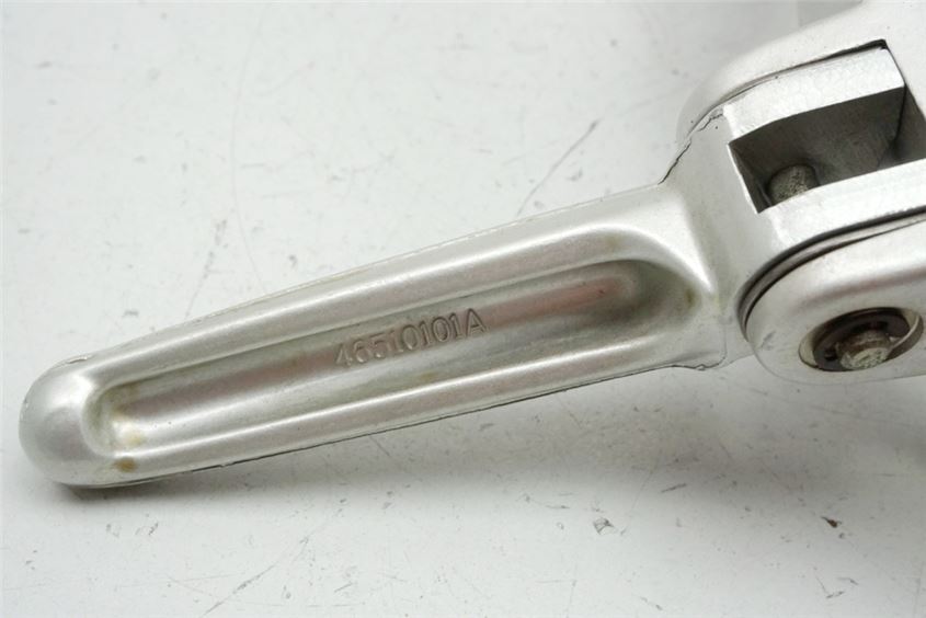 DUCATI 750 SS i.e. FUßRASTENANLAGE SOZIUS RECHTS HALTER FUßRASTE
