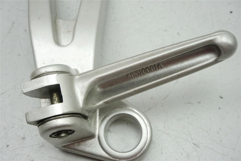 DUCATI 750 SS i.e. FUßRASTENANLAGE SOZIUS LINKS HALTER FUßRASTE