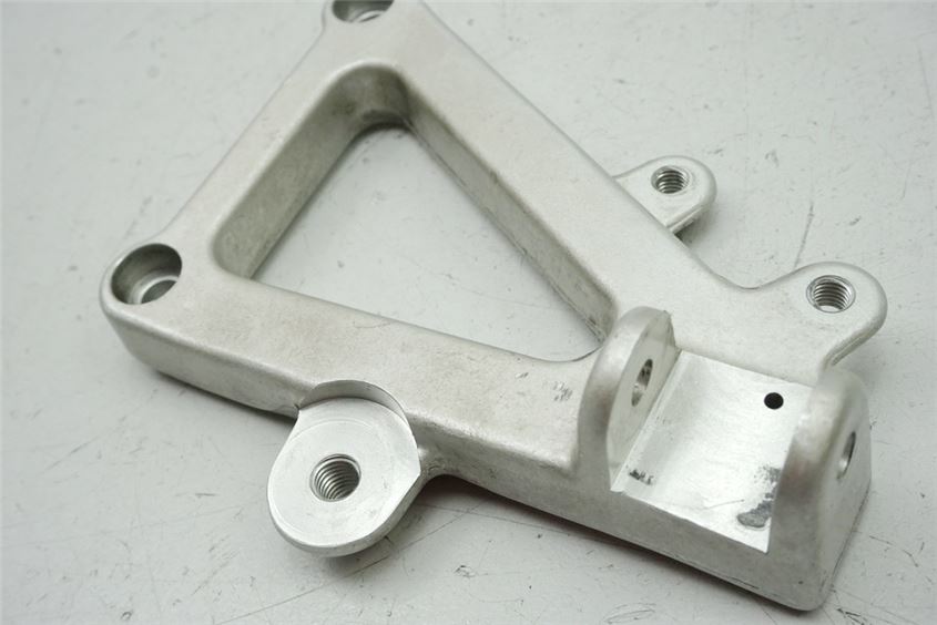DUCATI 750 SS i.e. SOPORTE ESTRIBERA PILOTO IZQUIERDA SOPORTE ESTRIBERA PLACA DE MONTAJE