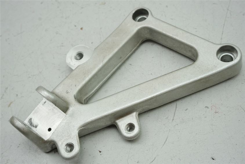 DUCATI 750 SS i.e. SOPORTE ESTRIBERA PILOTO IZQUIERDA SOPORTE ESTRIBERA PLACA DE MONTAJE