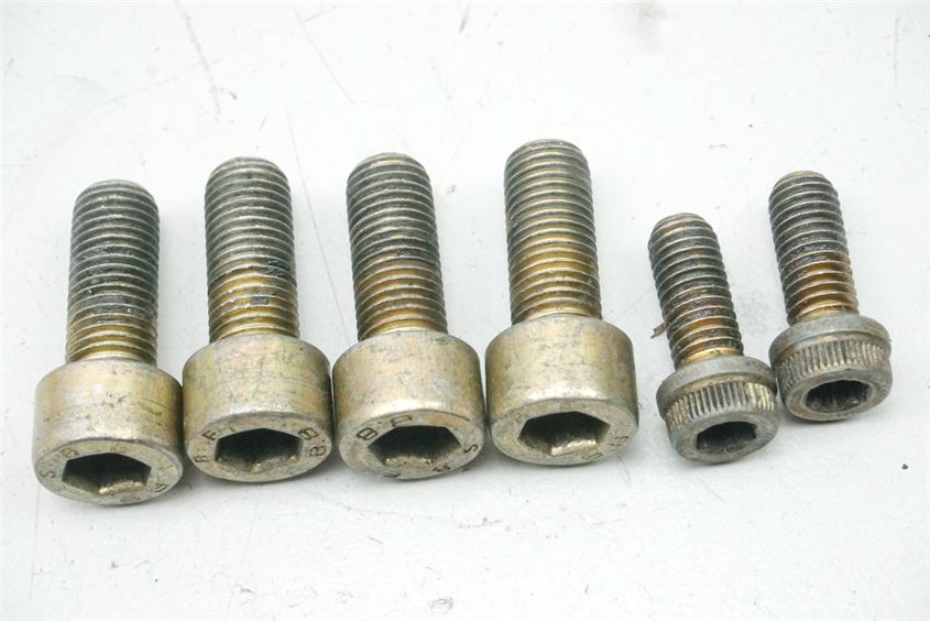 DUCATI 750 SS i.e. TORNILLOS PINZA DE FRENO DELANTERA Y TRASERA