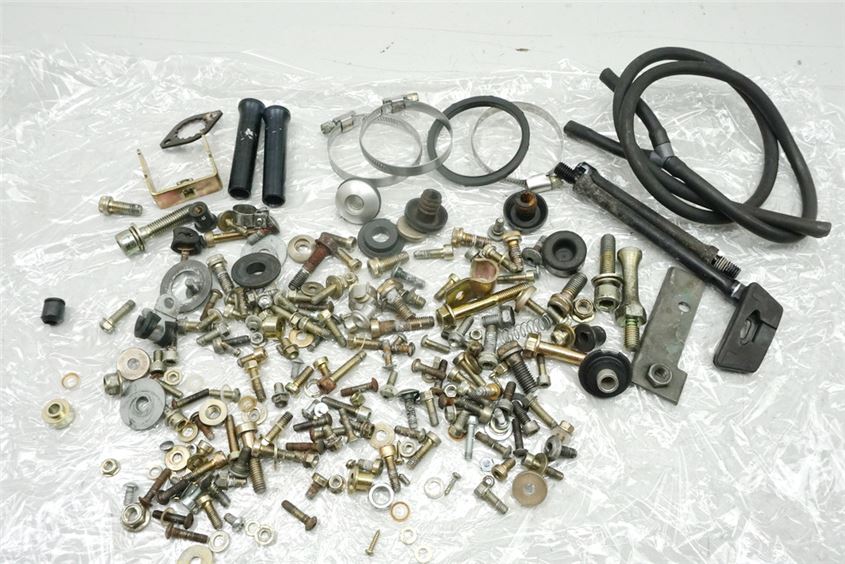 DUCATI 750 SS ie SCHRAUBEN & KLEINTEILE