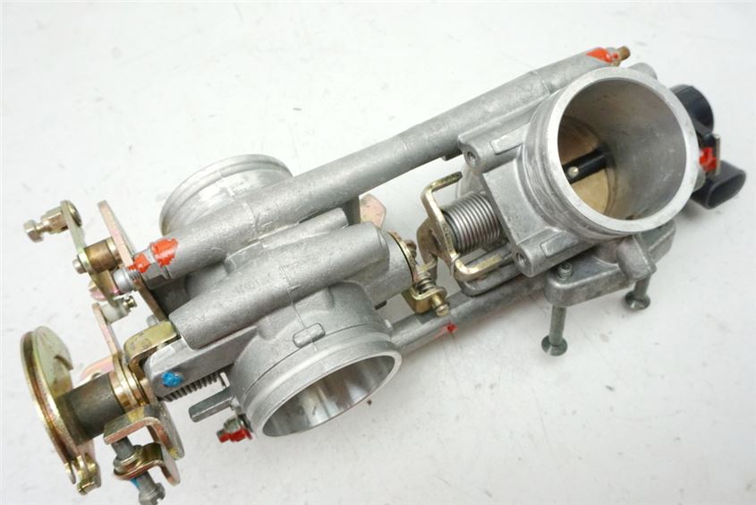 DUCATI 750 SS ie EINSPRITZTANLAGE EINSPRITZDÜSE DRUCKREGLER ULTRASCHALLGEREINIGT