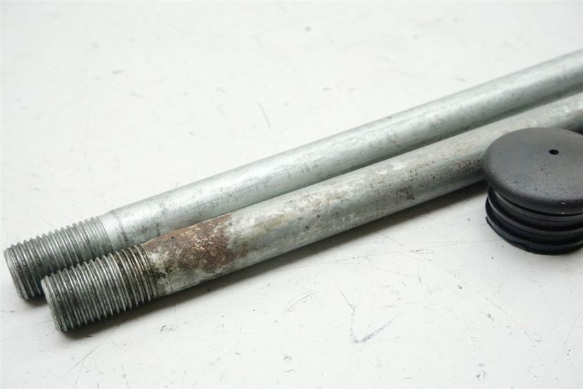 DUCATI 750 SS ie ENGINE MOUNT AXLE BOLT ENGINE HOLDER