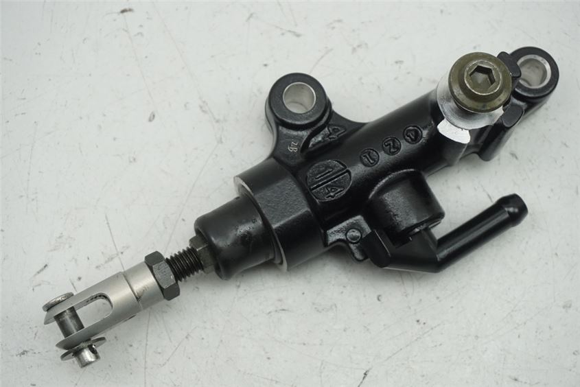YAMAHA MT01 RP12 CILINDRO FRENO TRASERO BOMBA DE FRENO