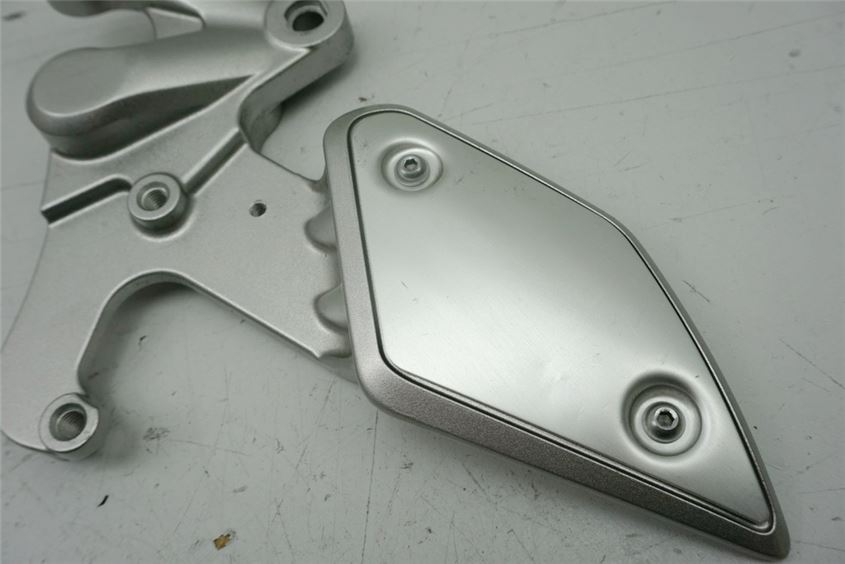 YAMAHA MT01 RP12 FOOTREST BRACKET RIDER RIGHT HOLDER FOOTREST