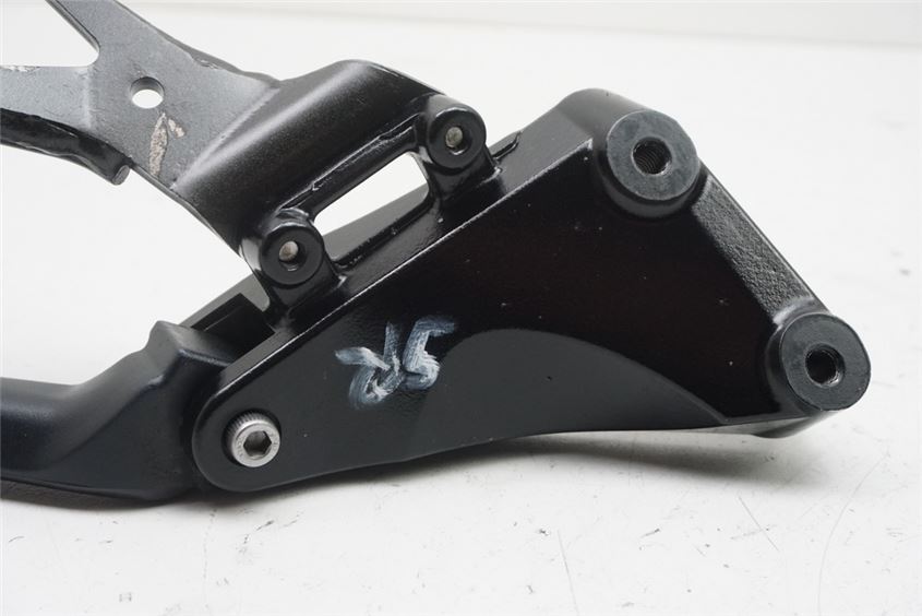 YAMAHA MT01 RP12 POSAPIÉS TRASERO DERECHO SOPORTE REPOSAPIÉS